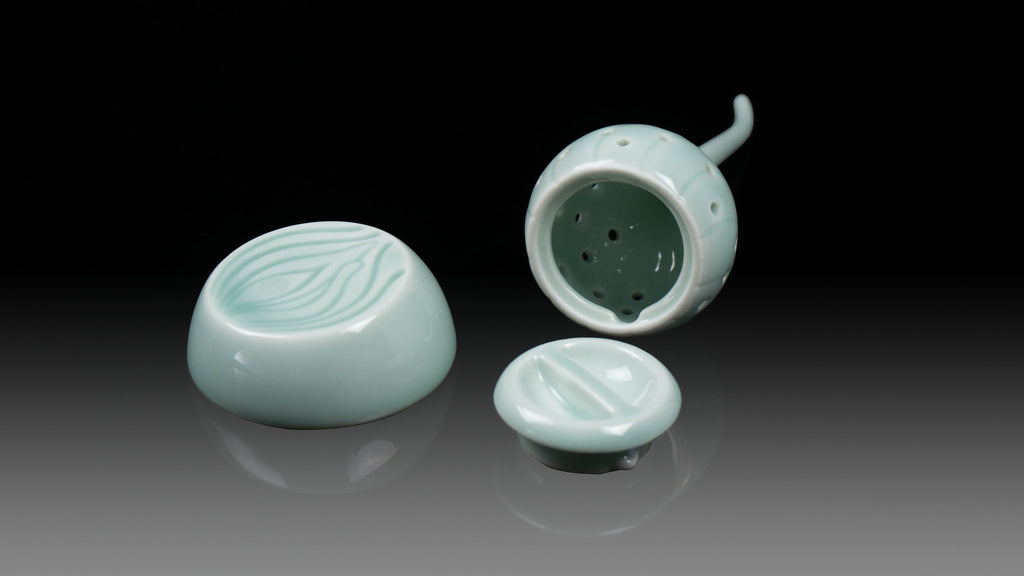 .Anta Pottery. Celadon "Rinsing Spring" Tea Filter Set